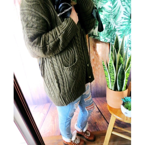 NWT // Cozy olive green cardigan ✨ - Picture 4 of 6
